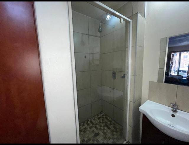 1 BEDROOM PROPERTY TO RENT IN DIE BULT